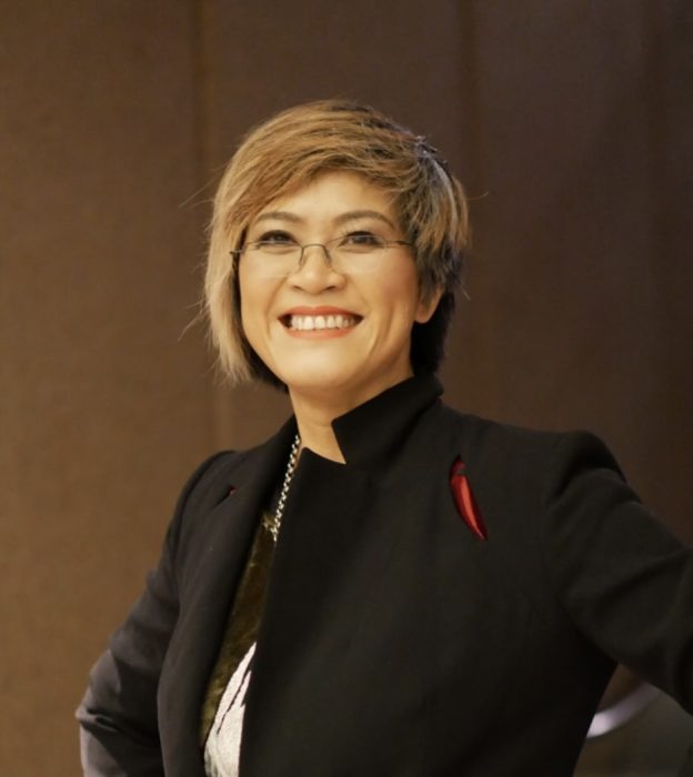 Dr. Helen Hoang headshot